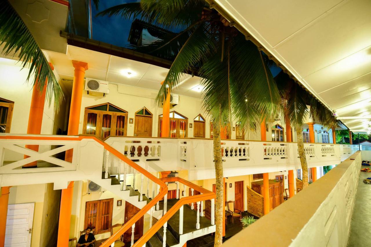 היקדואה International Beach Hotel & Restaurant מראה חיצוני תמונה